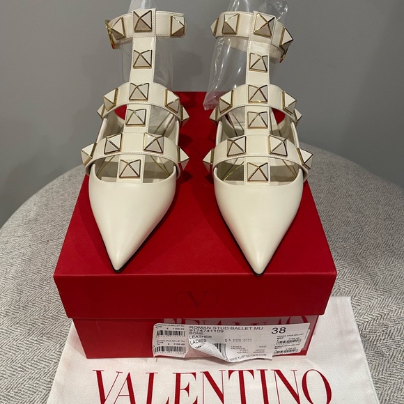 Valentino Garavani Women's Roman Stud Ballet Flats size 38 color Bone - Picture 2 of 8
